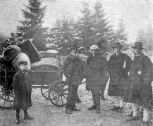 1915 GAZETA ILUSTRATA Grup de refugiali bucovineni la frontiera